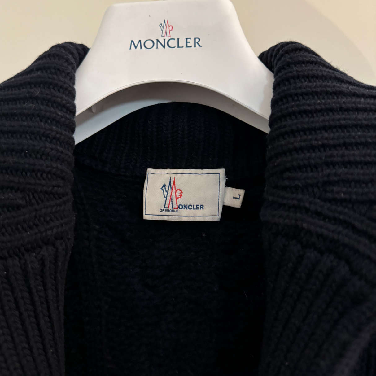 Moncler Knitted Cardigan / L