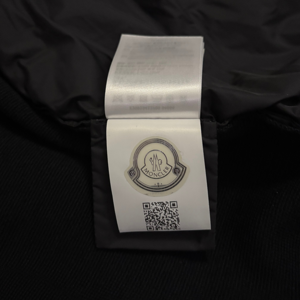 Moncler Down Cardigan / XL
