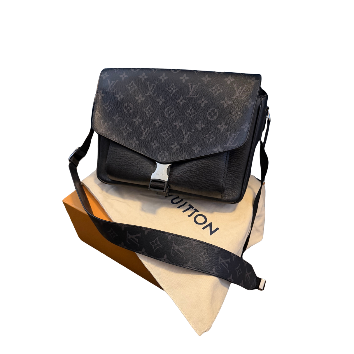 Louis Vuitton Messengerama Taigarama Bag