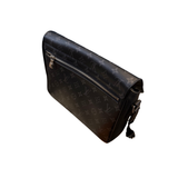 Louis Vuitton Messengerama Taigarama Bag